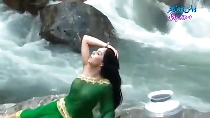 ماده خود را به خانه آمد و نشستم روی مبل راحتی دانلود سکس خوب